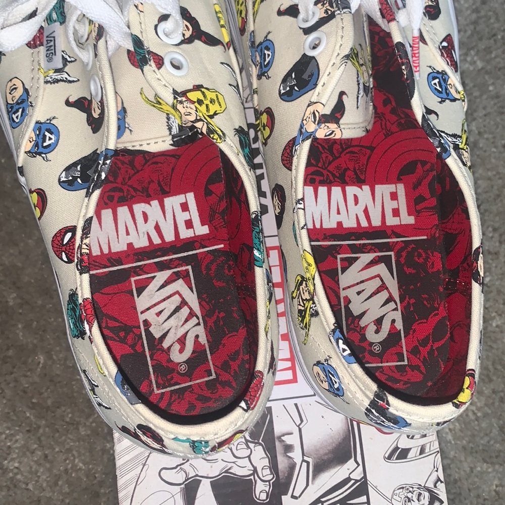 Marvel Vans Size 11 - Picture 3 of 6